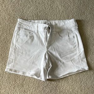 American eagle white midi shorts